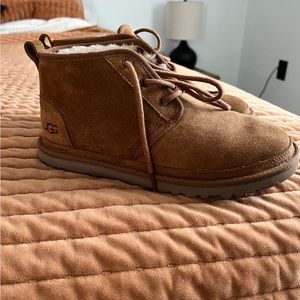 Like new Ugg Neumel boots